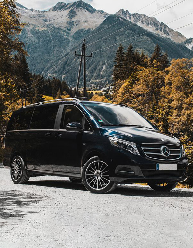 MINIVAN Mercedes Classe V perfetto connubio tra eleganza, versatilità e sicurezza. Flotta Pogliano NCC Torino